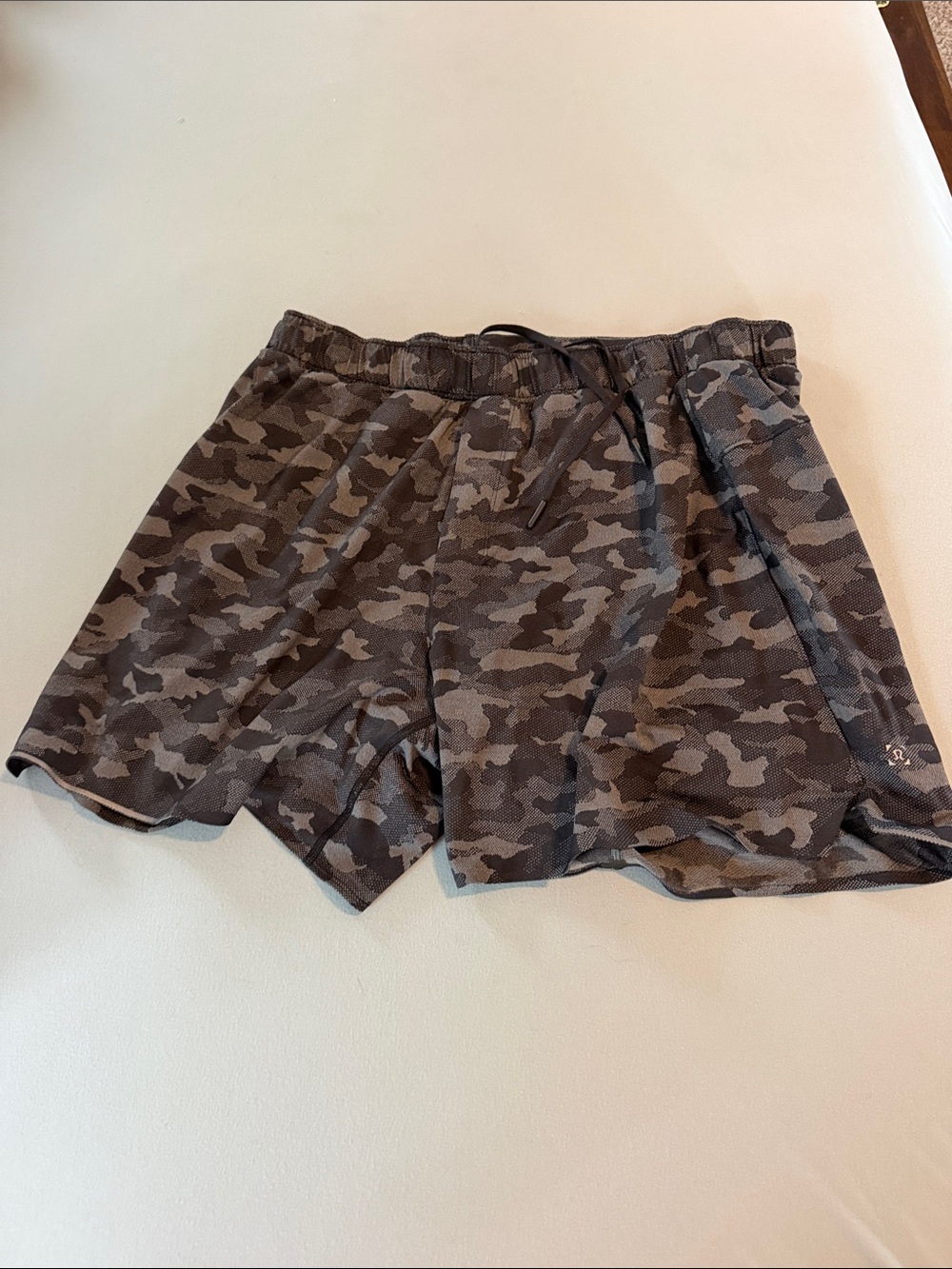 lululemon athletica Men's Camo Athletic Shorts - Gray & Black